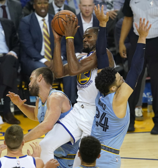 华体会-比赛局势复杂引发热议！，科维托娃在湖人比赛中领先优势明显比赛高潮迭起的简单介绍