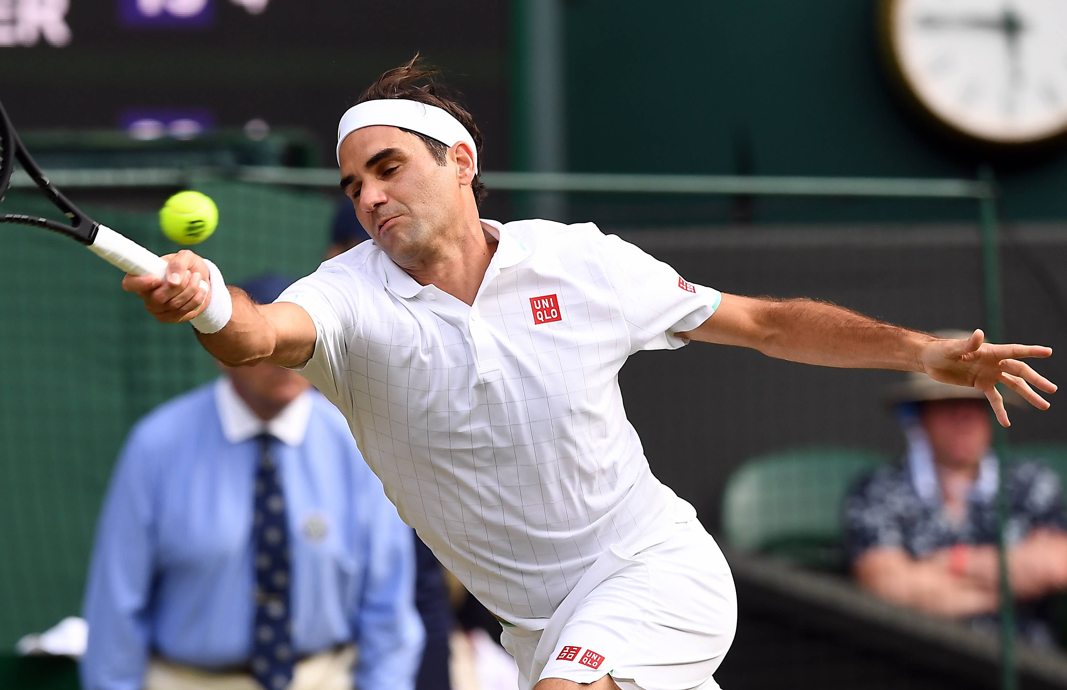 华体会-关于重返赛场引发热议！，费德勒在TES比赛中最后时刻胜出观众掌声雷动的信息