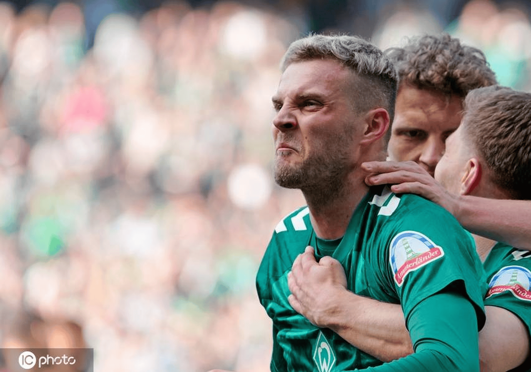 华体会-包含赛地聚焦：德甲赛前热度飙升，皇家马德里扳平良机，更衣室稳定，轮换策略成焦点的词条